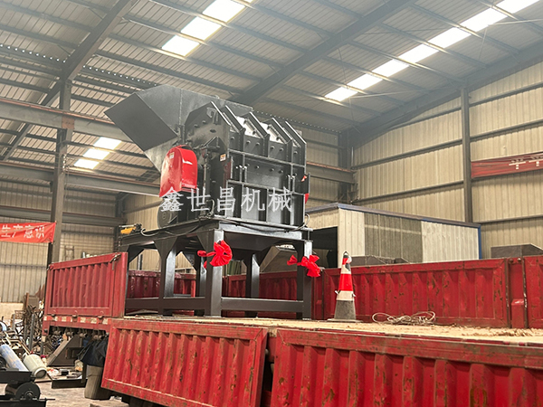 800型撕碎機(jī)+1000型破碎機(jī)發(fā)往山東