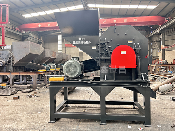 1000型破碎機(jī)裝車發(fā)貨